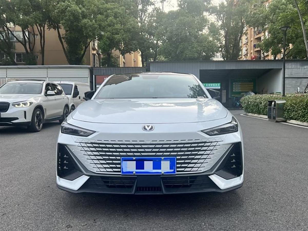 長安 長安UNI-V  2022款 1.5T 尊貴型圖片