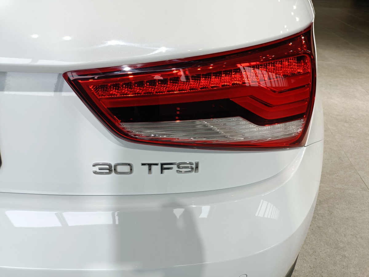 奥迪 奥迪A1  2016款 30 TFSI Sportback Design风尚版图片