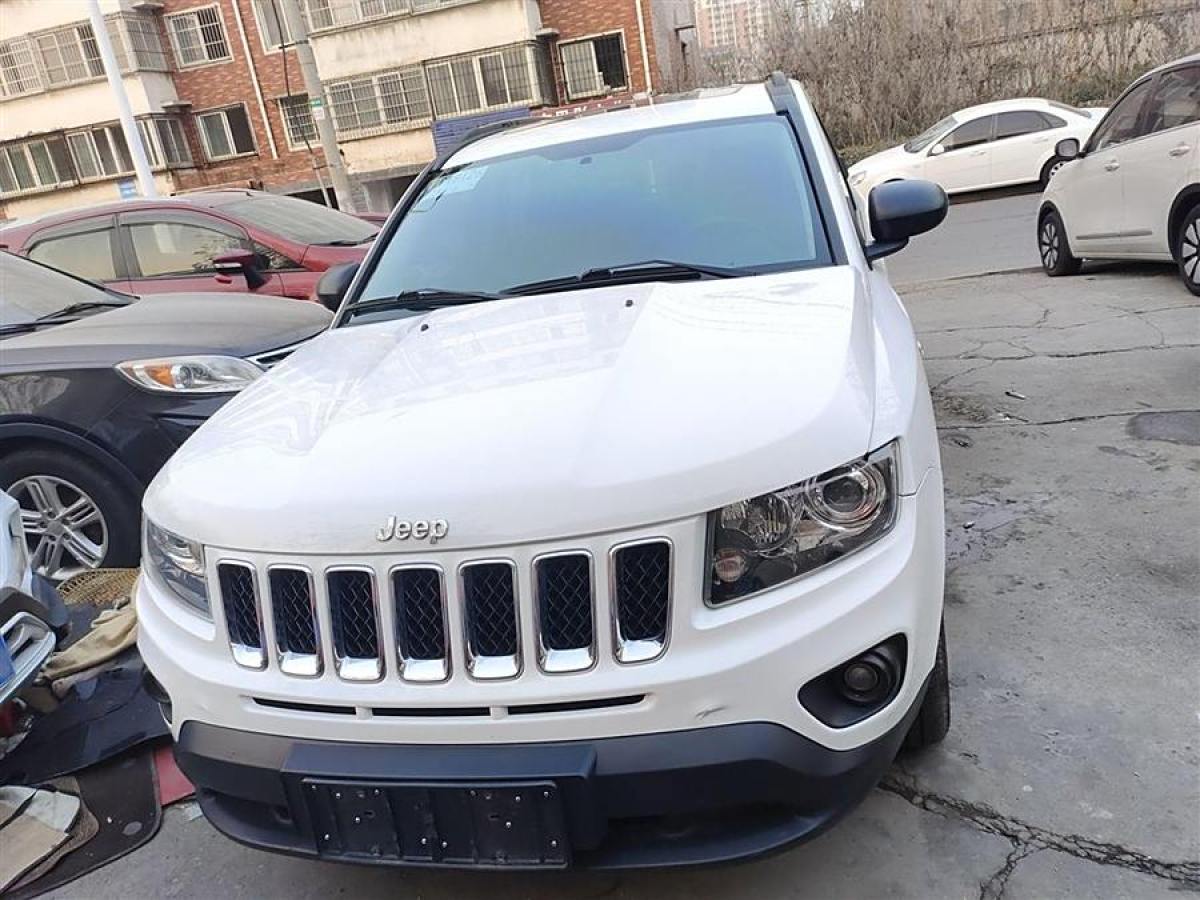 Jeep 指南者  2014款 2.0L 兩驅(qū)運(yùn)動版圖片