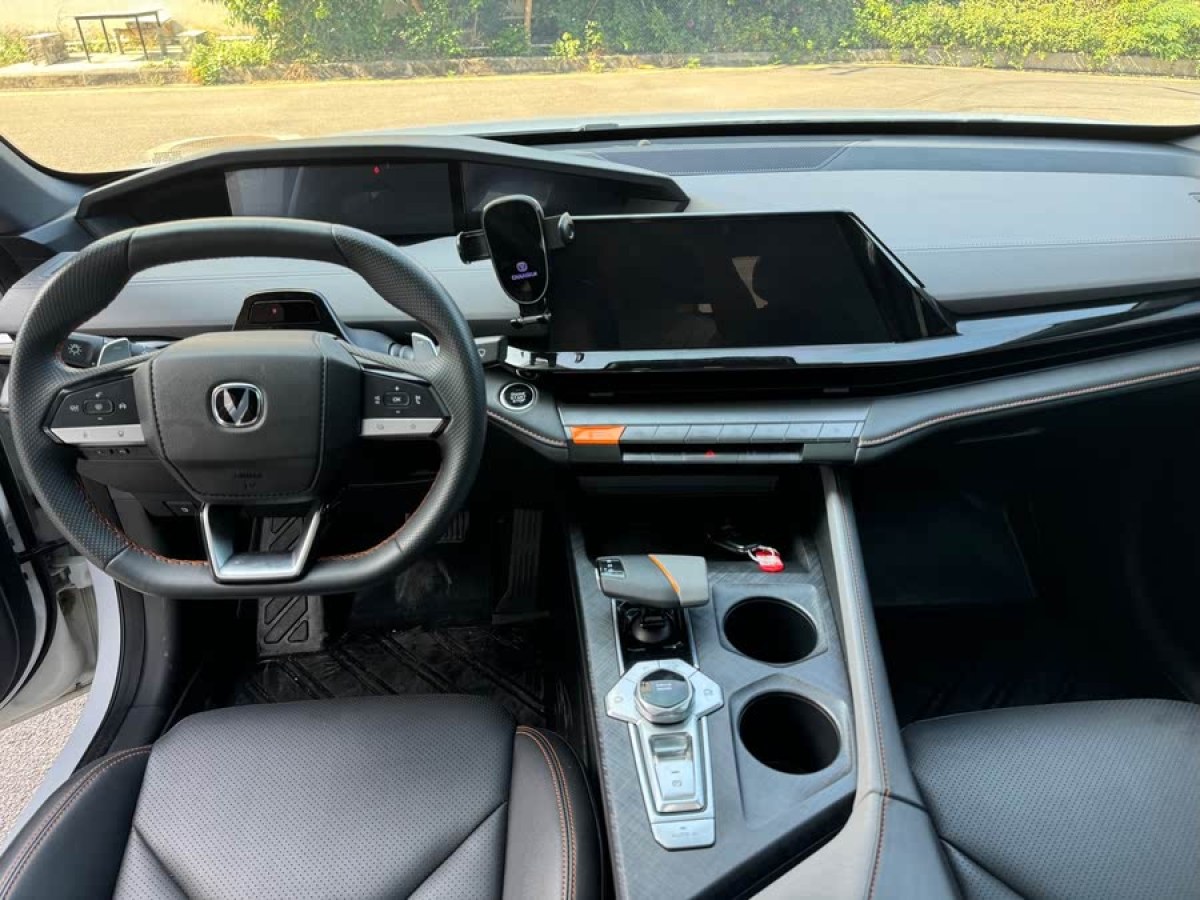 長(zhǎng)安 長(zhǎng)安UNI-V  2022款 1.5T 尊貴型圖片