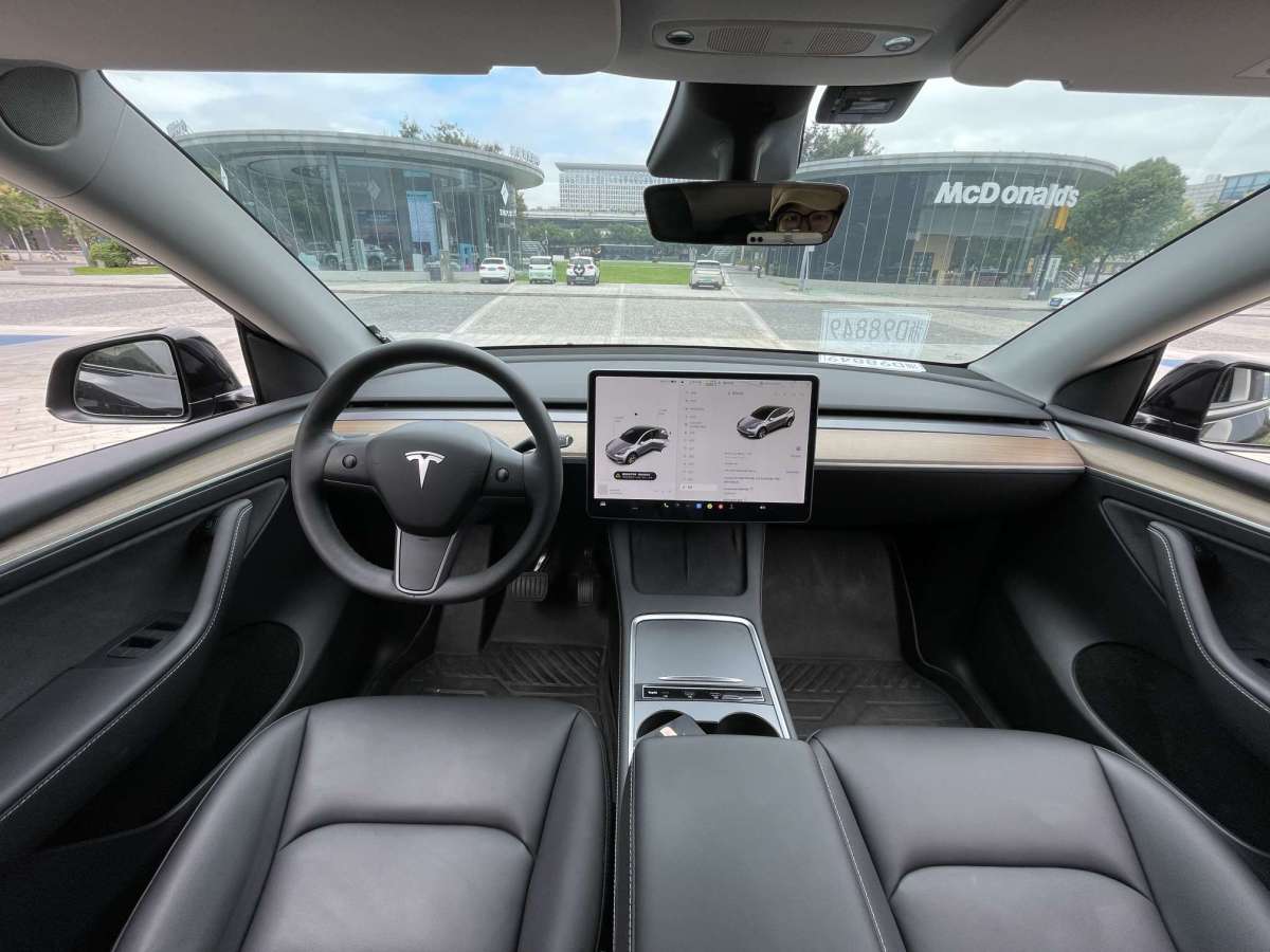 特斯拉 Model Y  2021款 改款 標(biāo)準(zhǔn)續(xù)航后驅(qū)升級(jí)版圖片