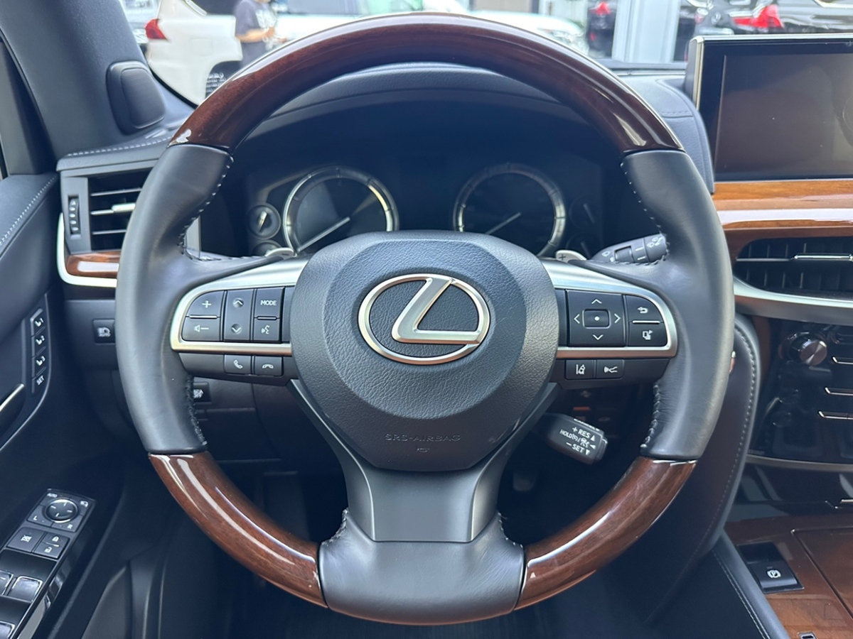 雷克萨斯 LX 570 铂金版 中东版图片