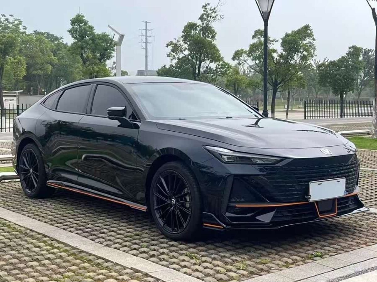 長(zhǎng)安 長(zhǎng)安UNI-V  2022款 1.5T 運(yùn)動(dòng)版圖片
