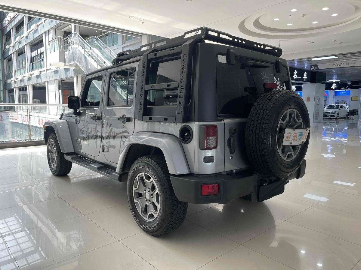 Jeep 牧马人  2017款 3.0L Sahara 四门舒享版图片