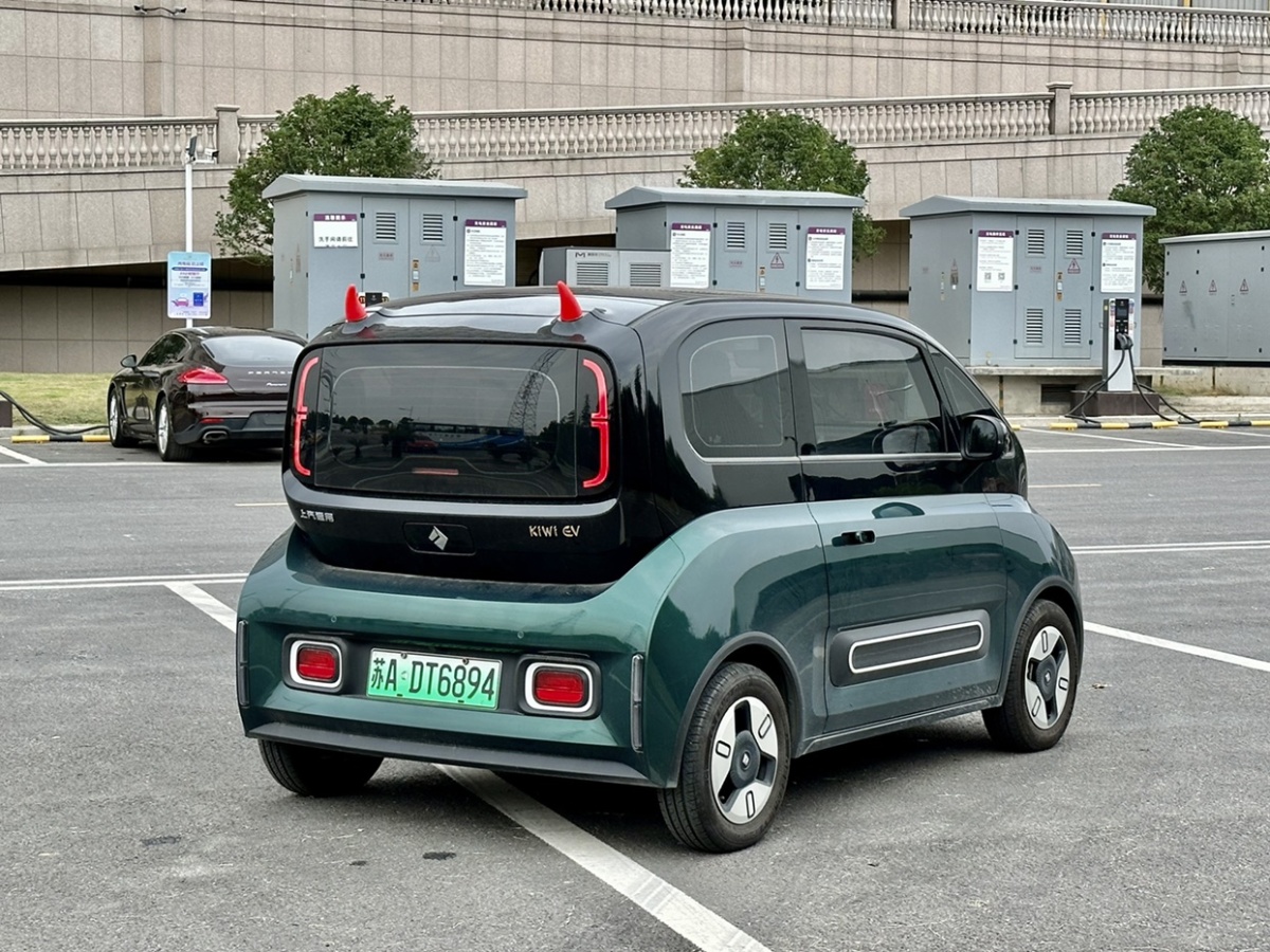 寶駿 寶駿KiWi EV  2022款 藝術(shù)家輕享版 三元鋰圖片