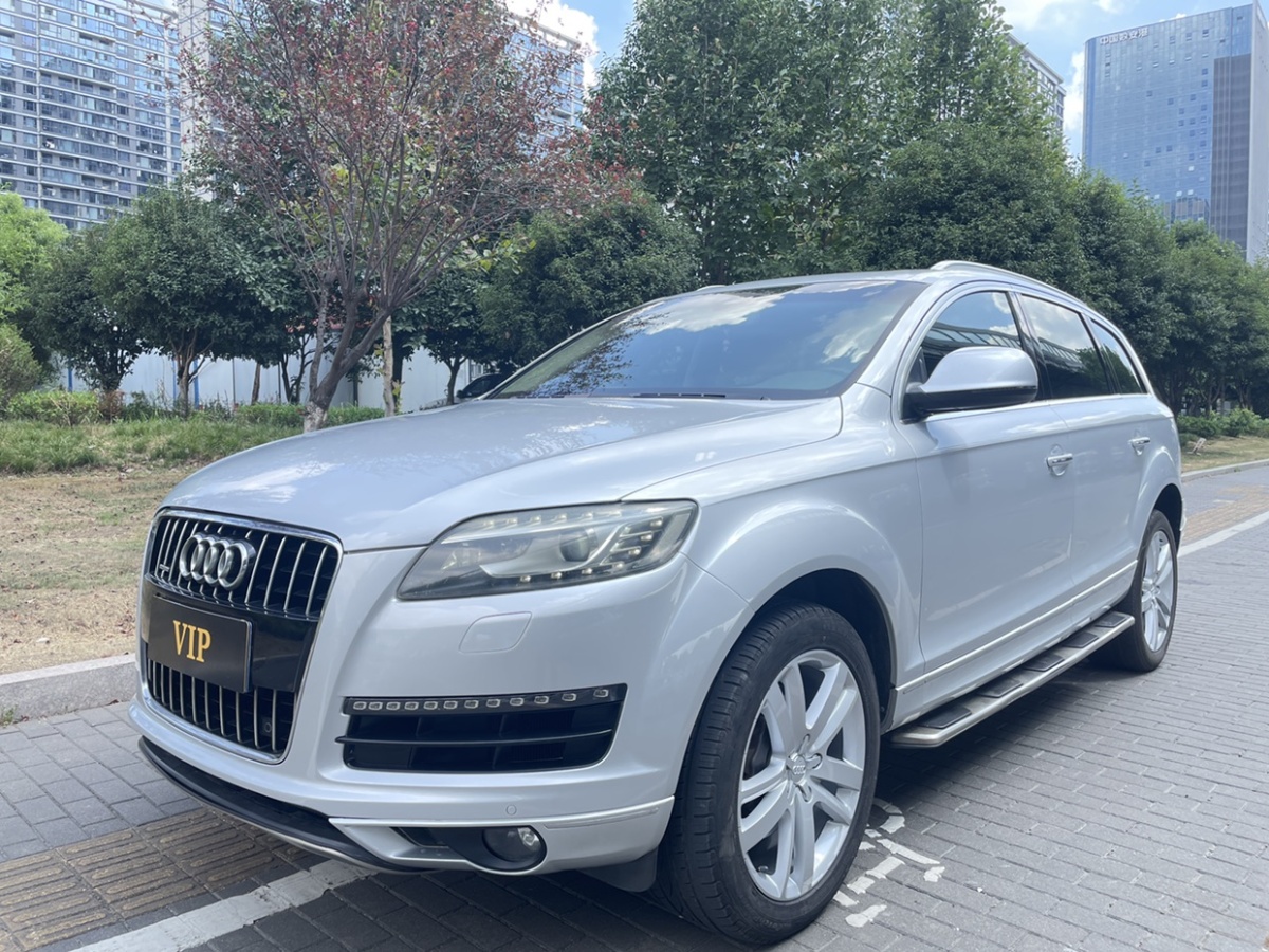 奧迪 奧迪Q7  2010款 3.0 TDI quattro 領(lǐng)先型圖片