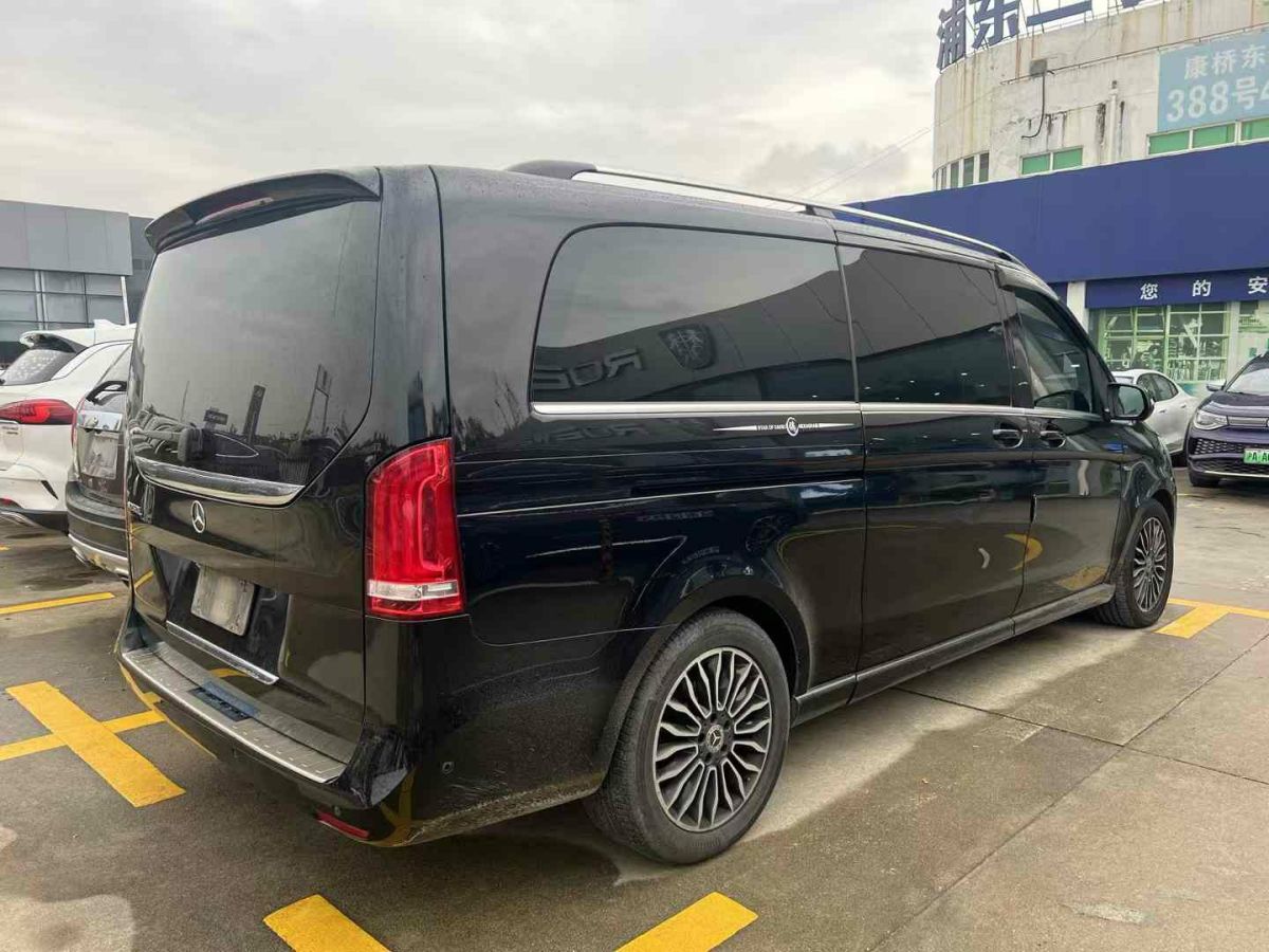 奔馳 奔馳A級(jí)  2019款  A 220 L 4MATIC 運(yùn)動(dòng)轎車圖片