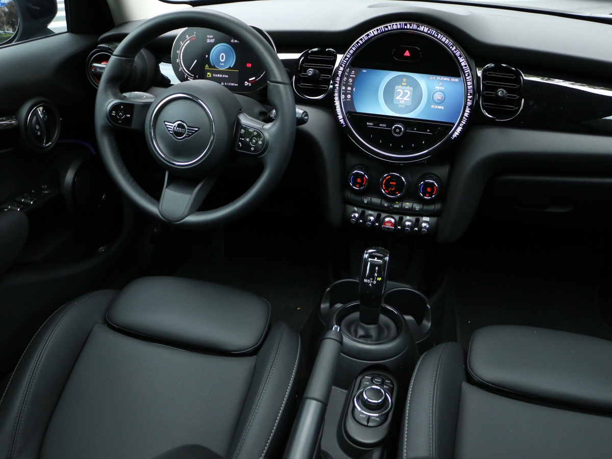 MINI MINI  2022款 改款 1.5T COOPER 經(jīng)典派 五門版圖片