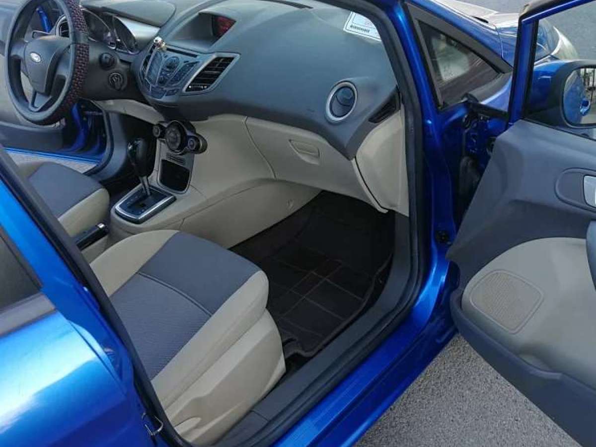 福特 嘉年华  2012款 两厢 1.5L 自动动感限量版图片