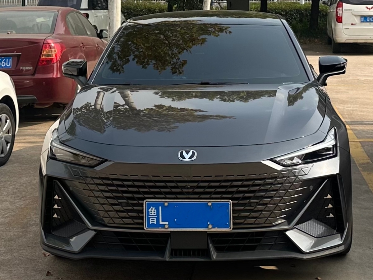 長安 長安UNI-V  2022款 1.5T 尊貴型圖片