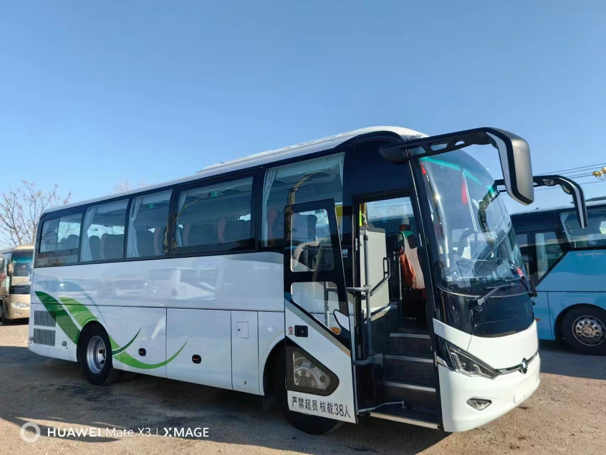 多臺(tái)38座有公告雙檔國(guó)六宇通C9型6897旅游車圖片