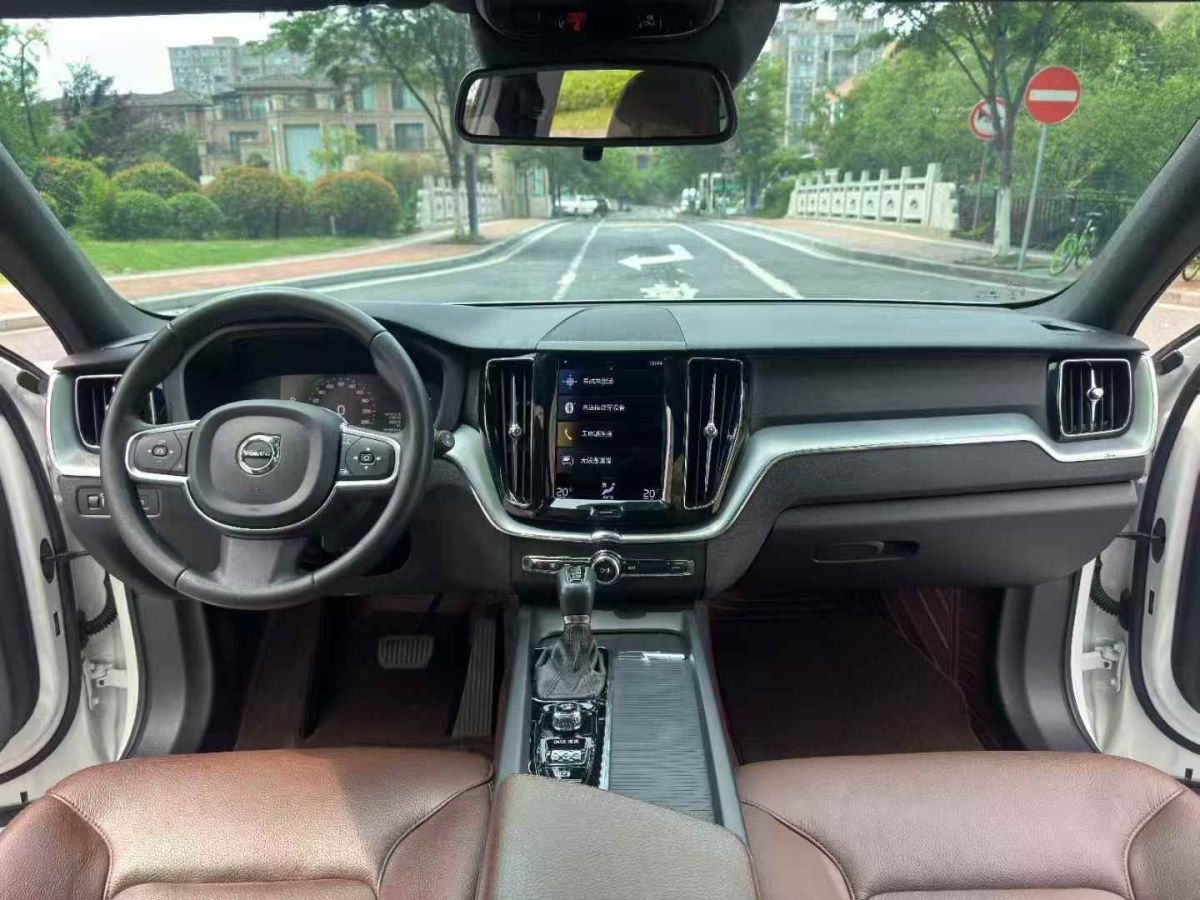 沃爾沃 XC60  2020款 T4 智行豪華版圖片