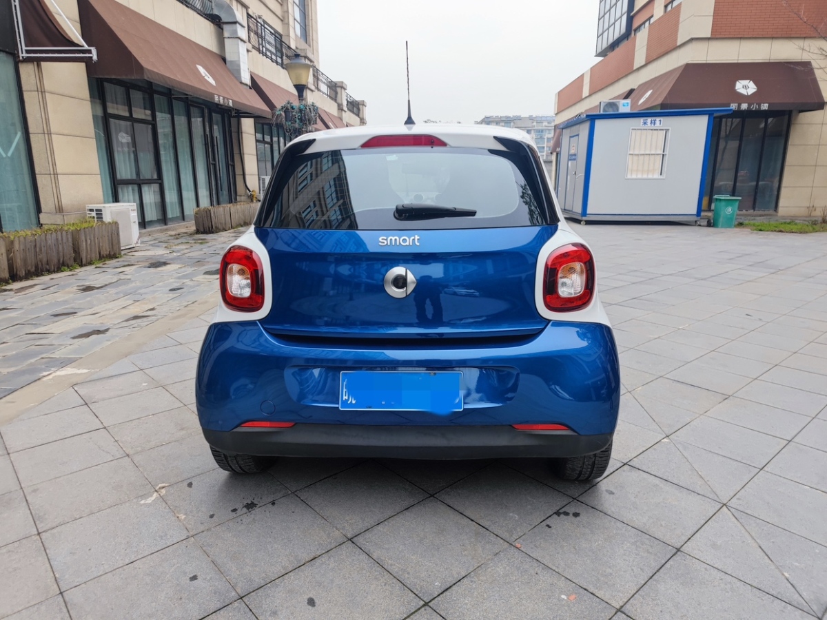 2018年1月smart forfour  2018款 1.0L 52千瓦灵动版