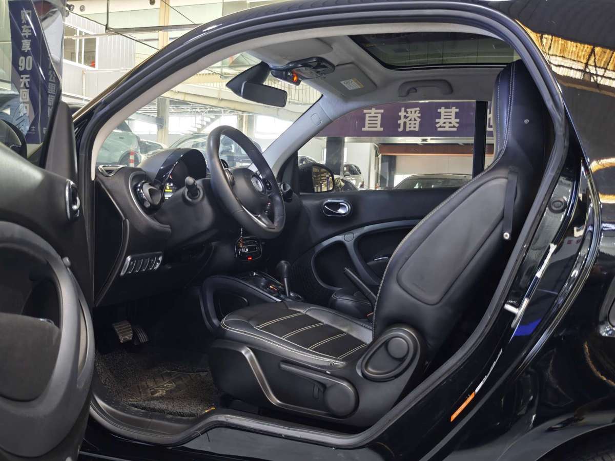 smart fortwo  2017款 1.0L 52千瓦硬頂摯愛(ài)特別版圖片