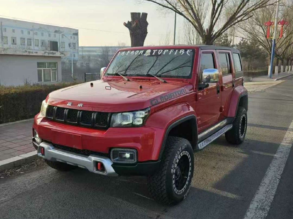 北京 BJ40  2020款 2.0T 自動四驅(qū)城市獵人版?zhèn)b客型圖片