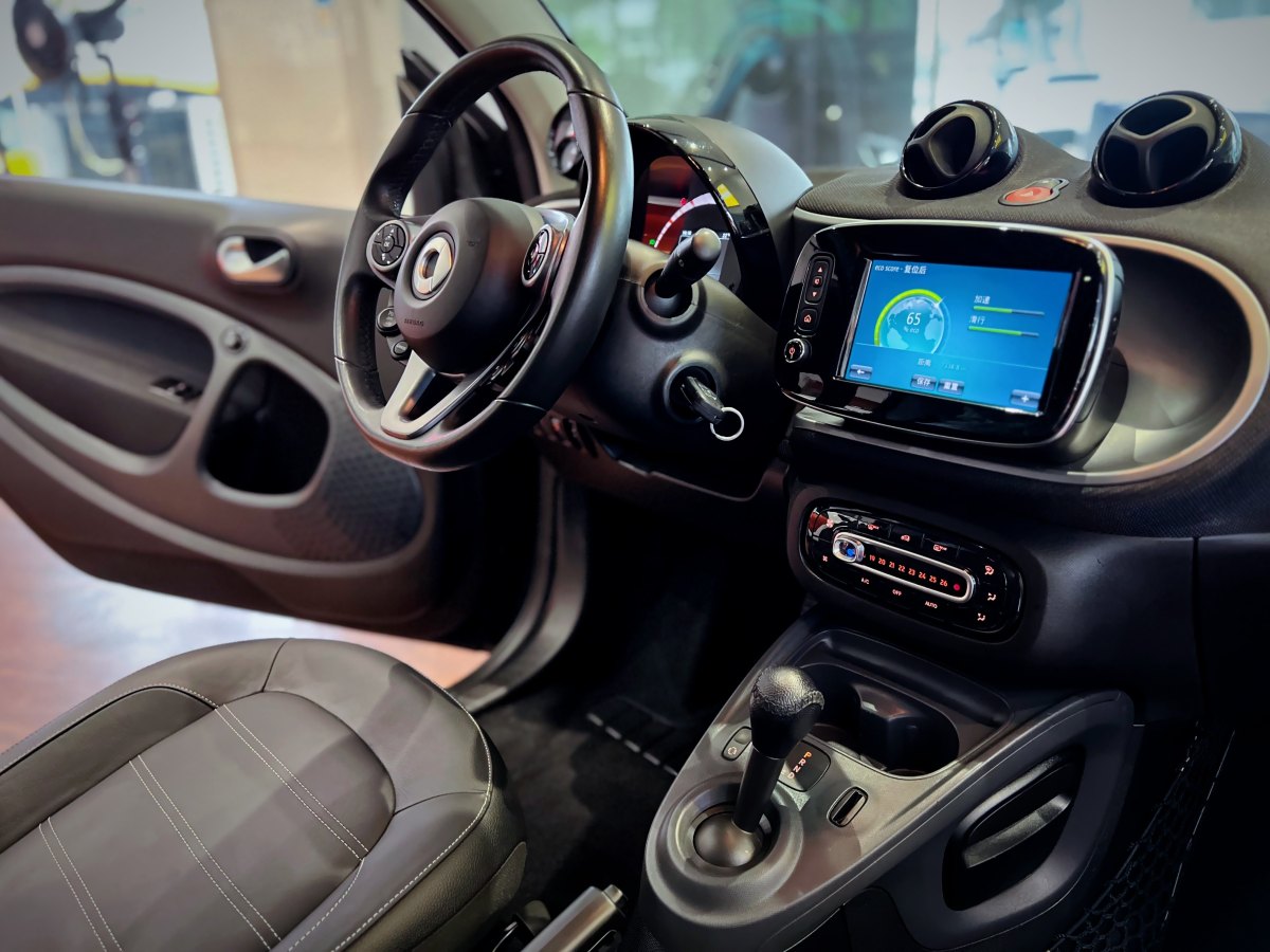 smart fortwo  2016款 0.9T 66千瓦硬頂先鋒版圖片