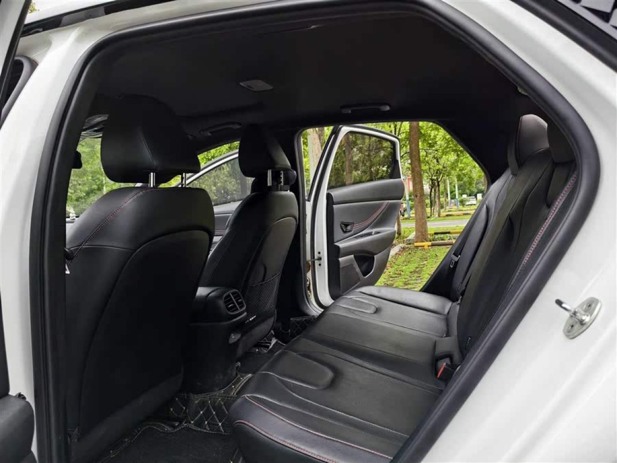 現(xiàn)代 伊蘭特  2022款 240TGDi DCT LUX尊貴版圖片
