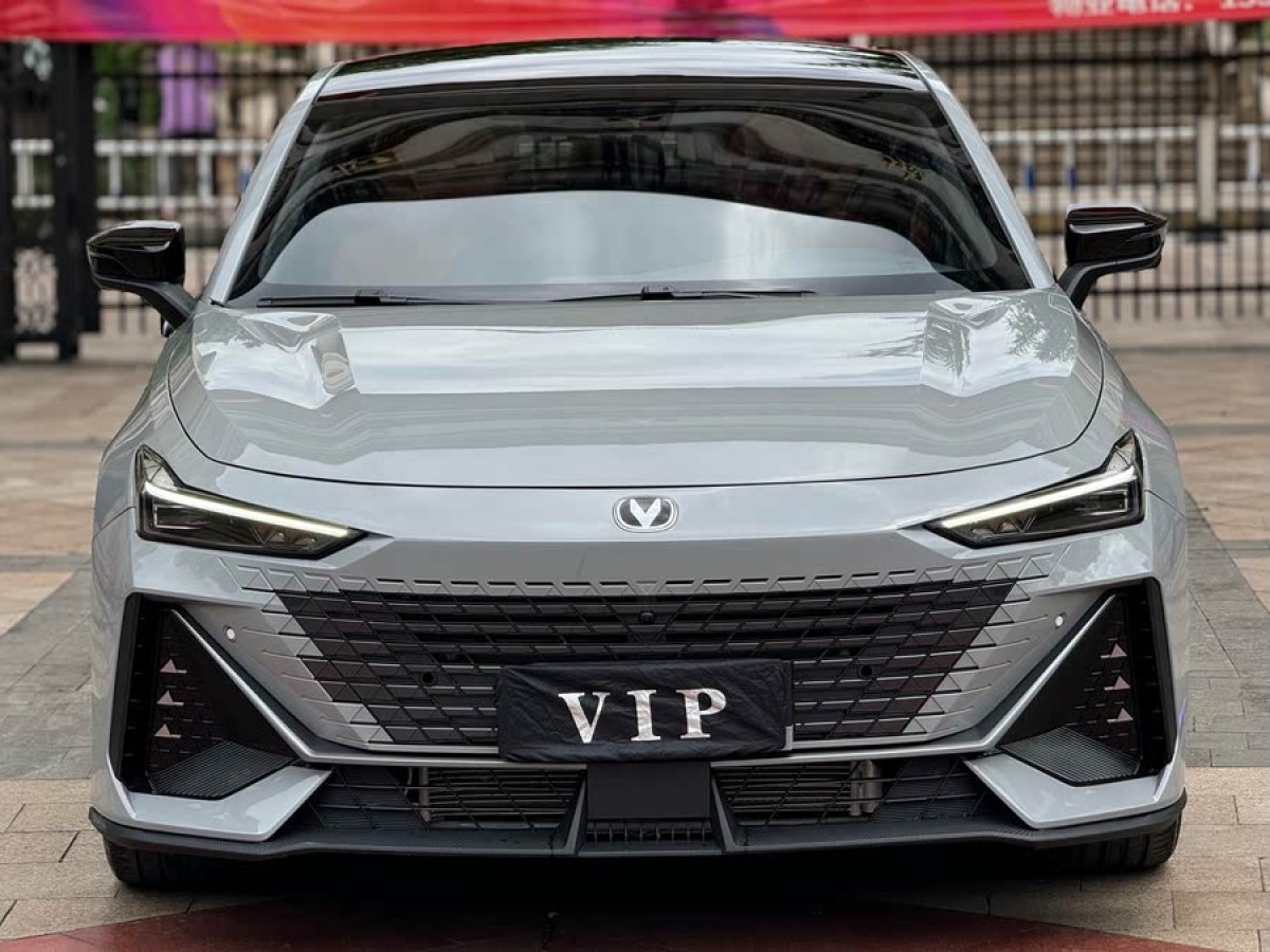 長安 長安UNI-V  2023款 1.5T 運(yùn)動版圖片