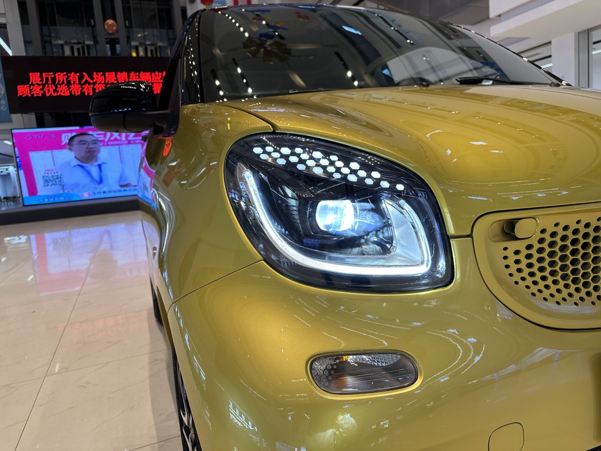 smart fortwo  2016款 0.9T 66千瓦硬頂先鋒版圖片