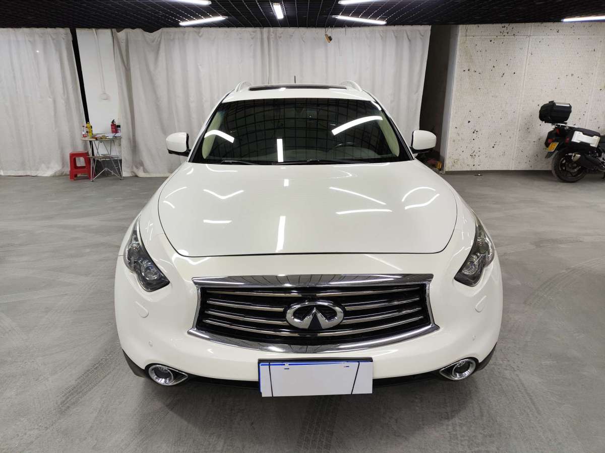 英菲尼迪 QX70  2013款 3.7L 標(biāo)準(zhǔn)版圖片