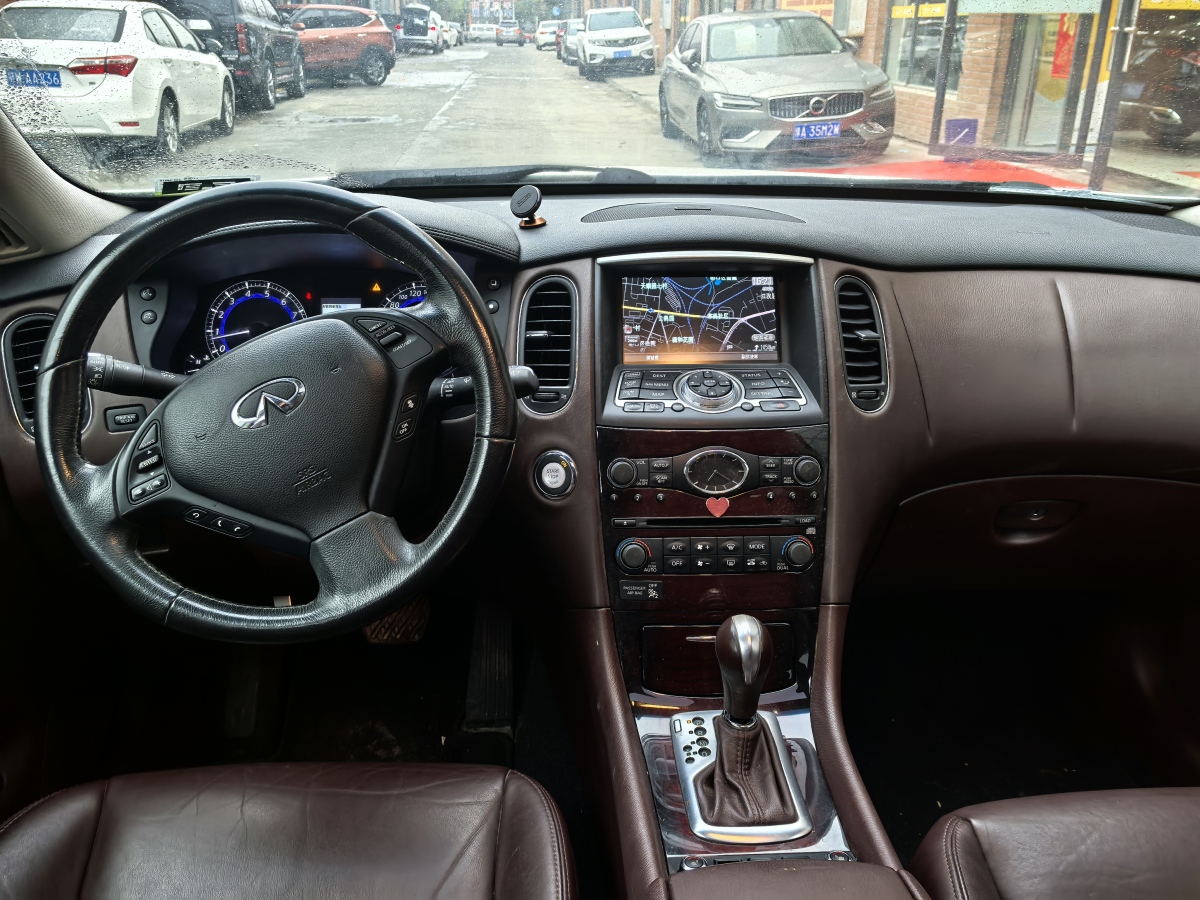 2013年11月英菲尼迪 QX50  2013款 2.5L 兩驅(qū)尊雅版