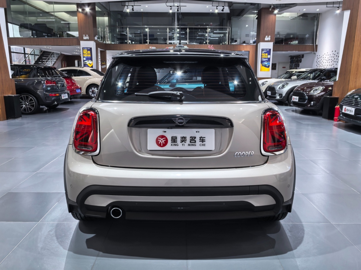 MINI MINI  2023款 改款 1.5T COOPER 藝術(shù)家圖片