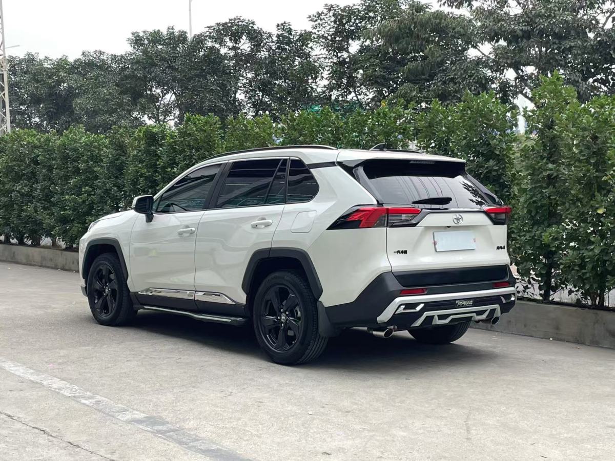 豐田 RAV4  2018款 榮放 2.0L CVT兩驅(qū)風(fēng)尚版圖片