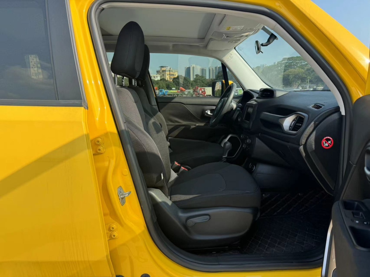 2018年7月Jeep 自由侠  2018款 互联大屏版 180T 自动劲能版
