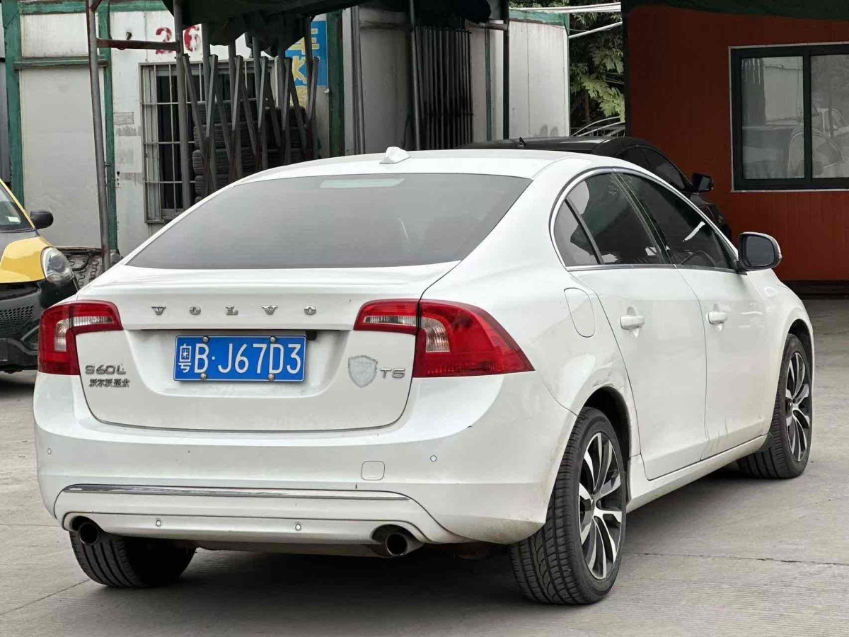 沃爾沃 S60  2014款 2.0T T5 個性運(yùn)動版(改款)圖片