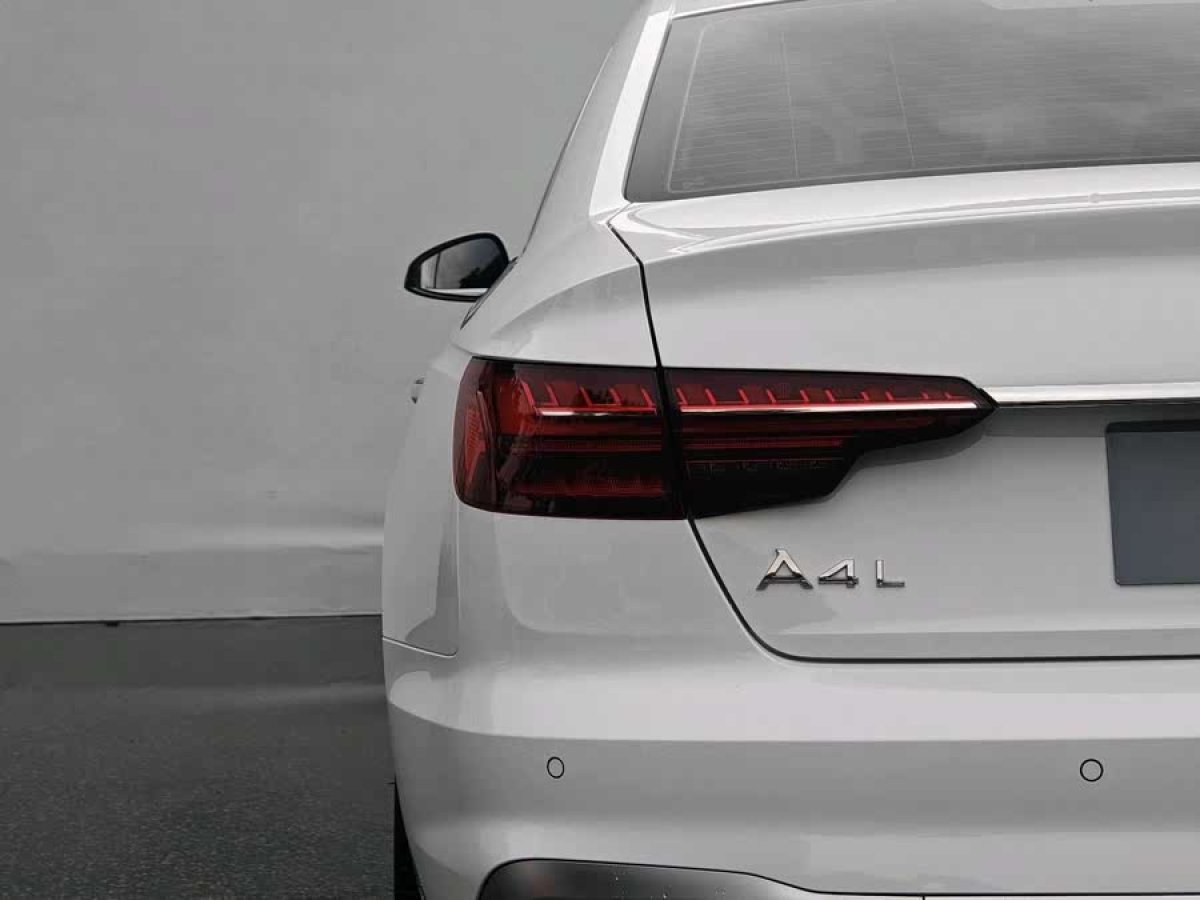 奧迪 奧迪A4L  2022款 40 TFSI 豪華動(dòng)感型圖片