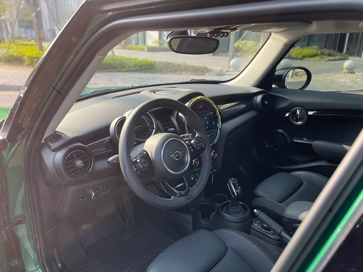 MINI MINI  2020款 1.5T COOPER 藝術(shù)家 五門版圖片