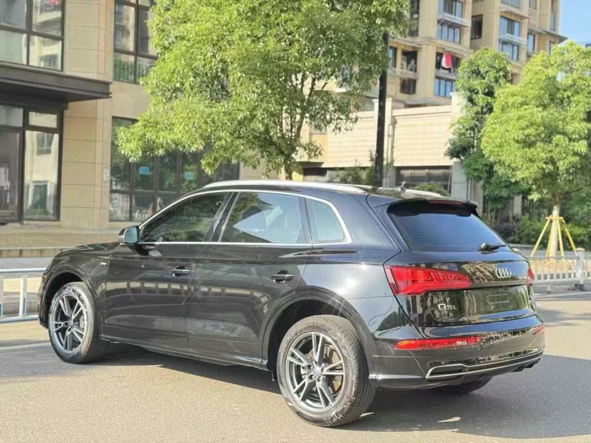 奧迪 奧迪Q3  2020款 35 TFSI 時(shí)尚動(dòng)感型圖片