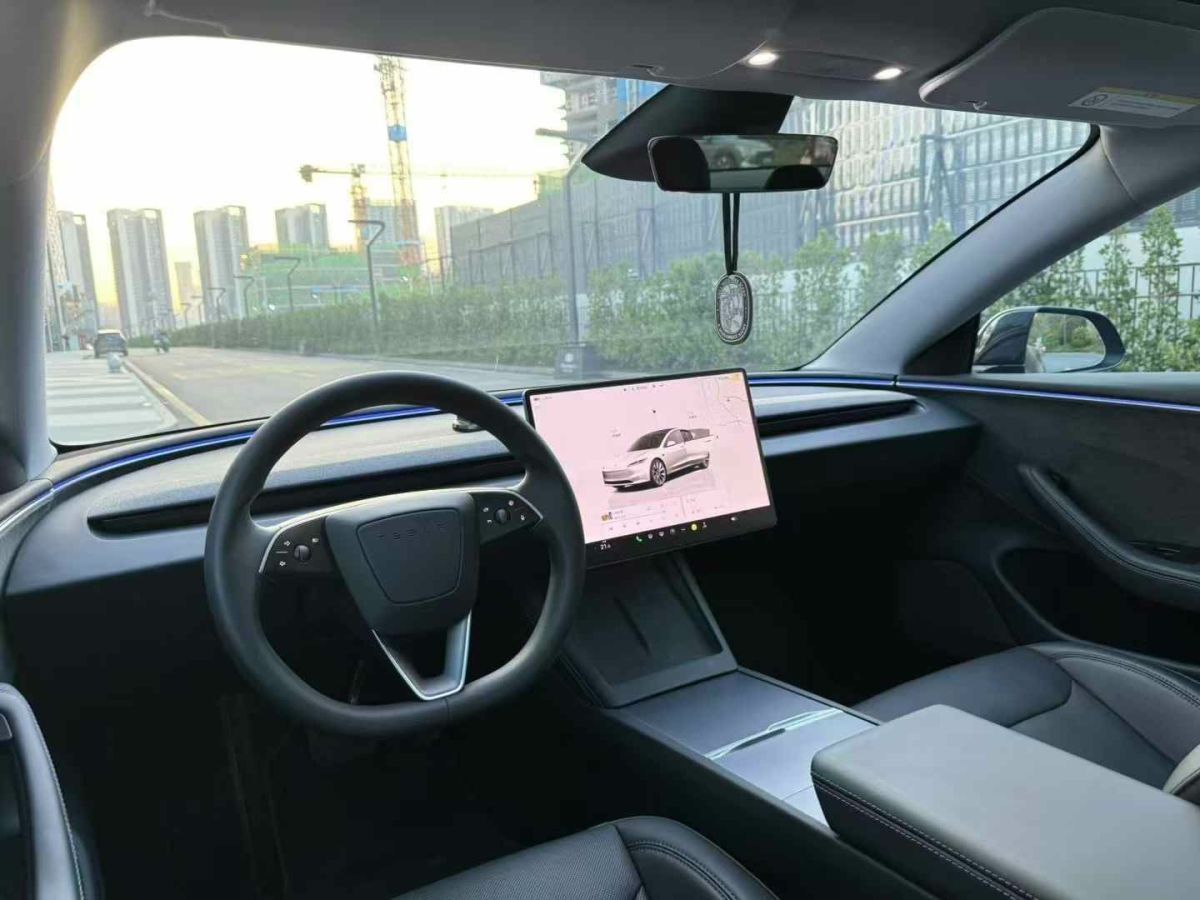 特斯拉 Model S  2023款 三電機全輪驅(qū)動 Plaid版圖片