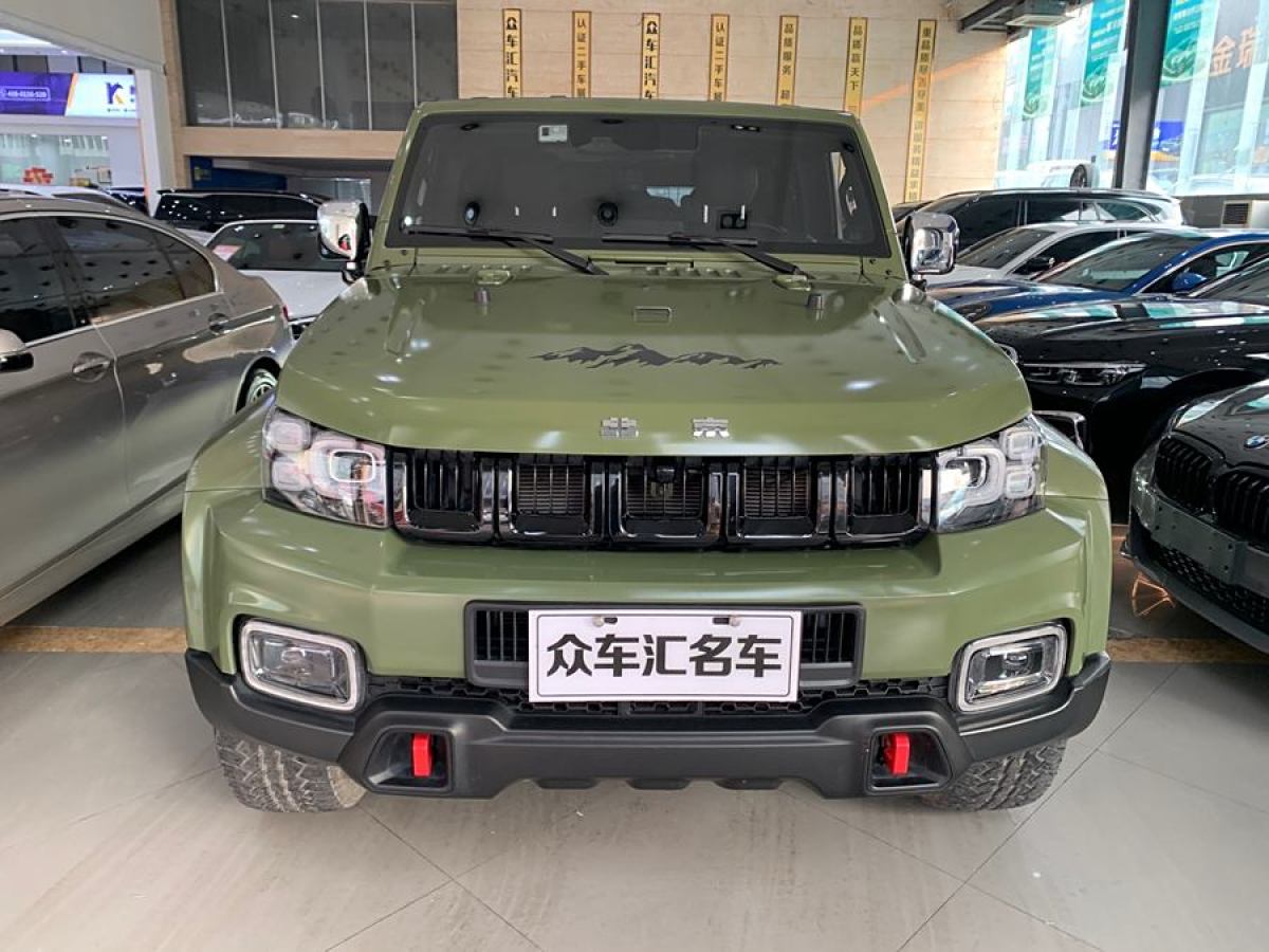 北京 BJ40  2021款 2.0D 自動四驅(qū)刀鋒英雄版?zhèn)b客型圖片