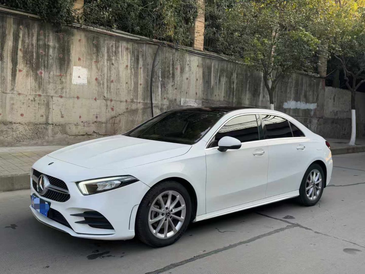 奔馳 奔馳GLE  2020款  GLE 350 4MATIC 時(shí)尚型圖片