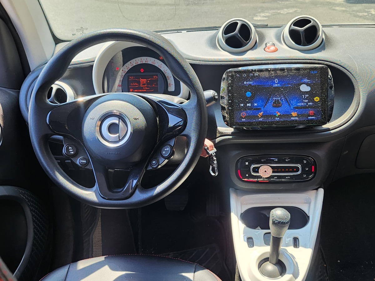 smart fortwo  2018款 1.0L 52千瓦硬頂靈動(dòng)版圖片