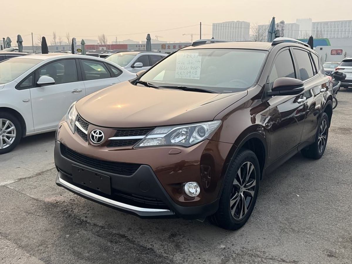 2015年5月豐田 RAV4榮放  2015款 2.5L 自動(dòng)四驅(qū)豪華版