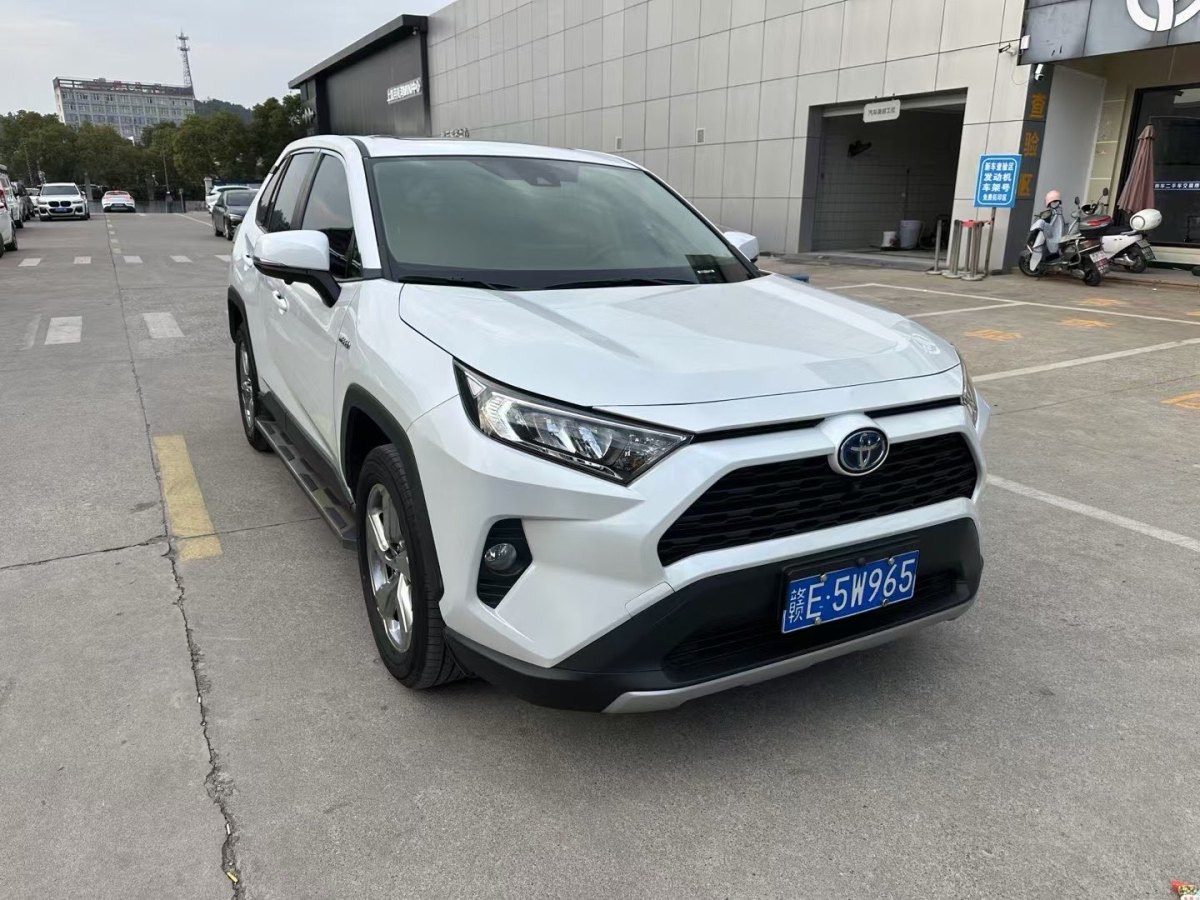 豐田 RAV4榮放  2023款 雙擎 2.5L E-CVT兩驅(qū)精英版圖片