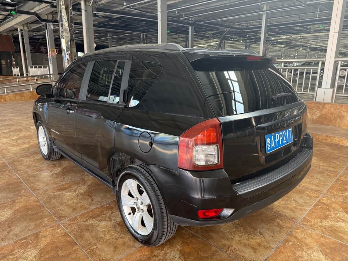 Jeep 指南者  2013款 2.4L 四驅(qū)豪華版圖片
