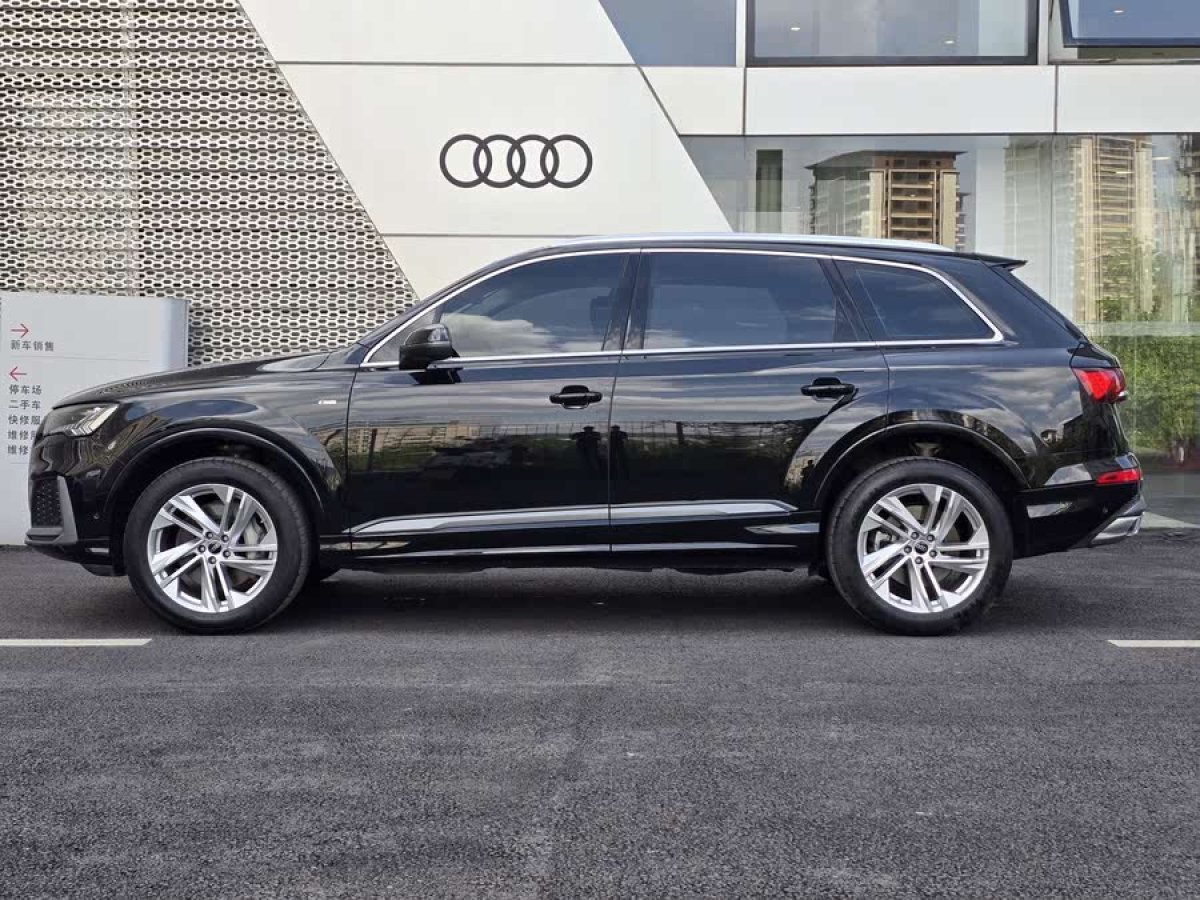 奧迪 奧迪Q7  2023款 45 TFSI quattro S line運(yùn)動(dòng)型圖片
