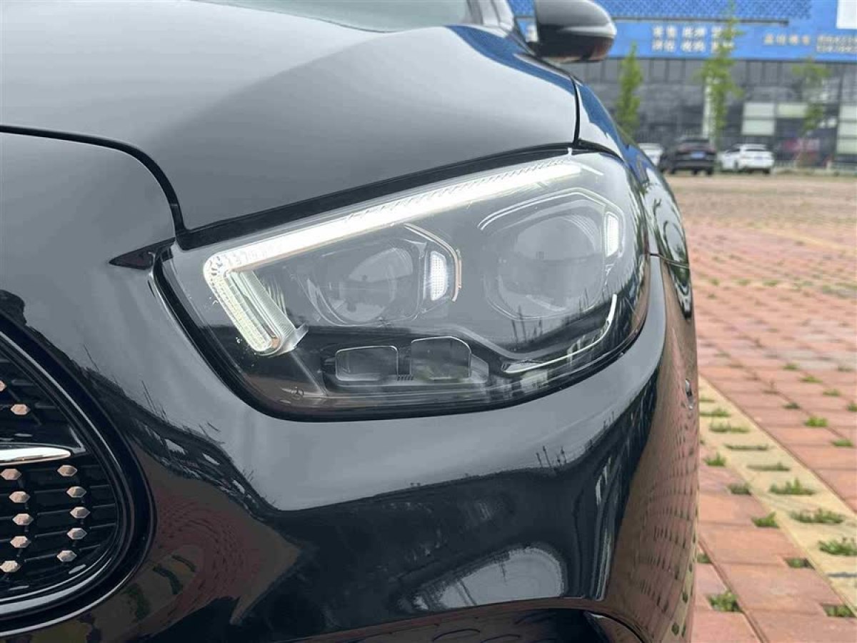 奔馳 奔馳E級(jí)  2022款 改款 E 300 L 運(yùn)動(dòng)尊貴型圖片