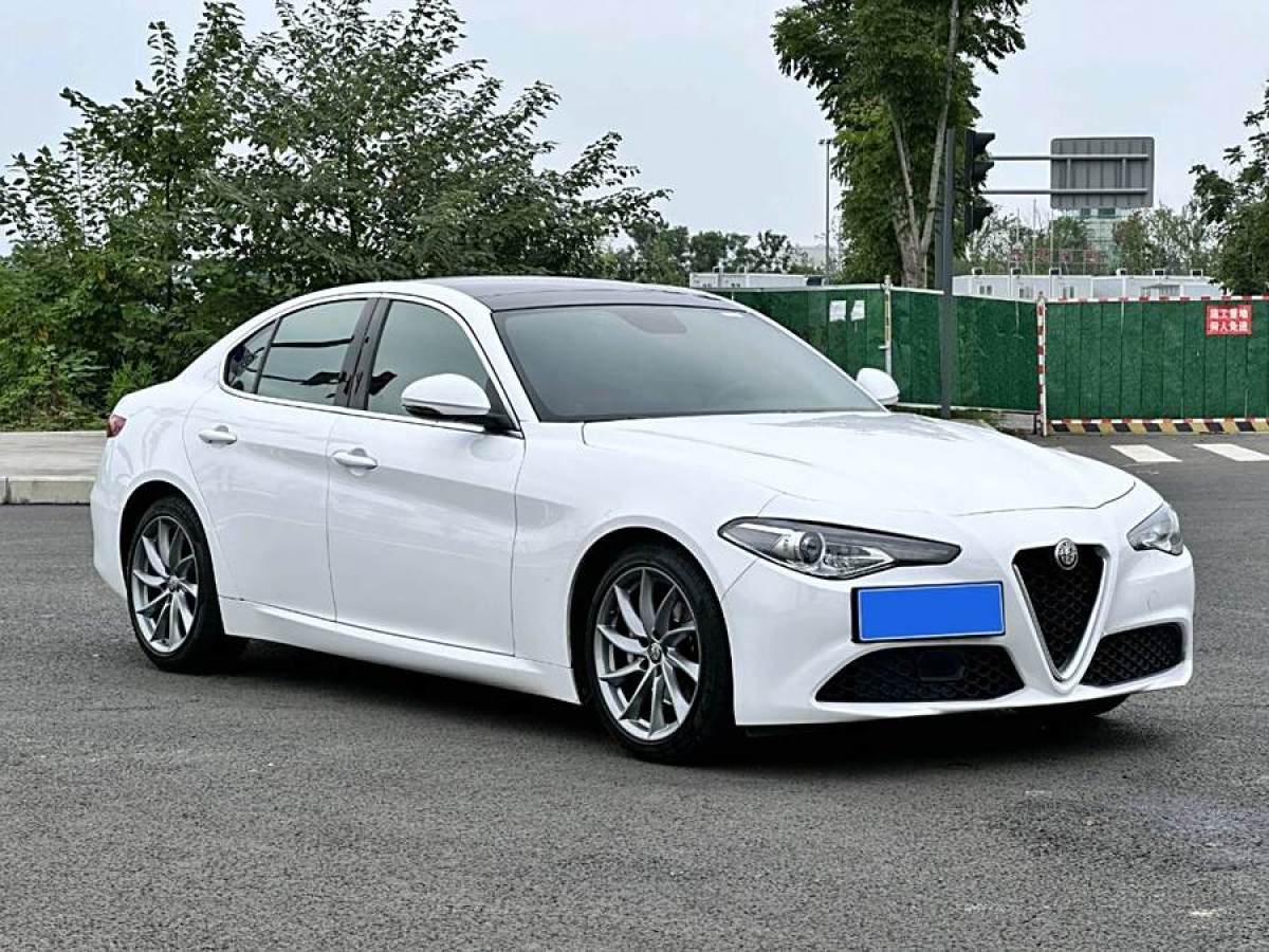 阿尔法·罗密欧 Giulia  2017款 2.0T 200HP 豪华版图片