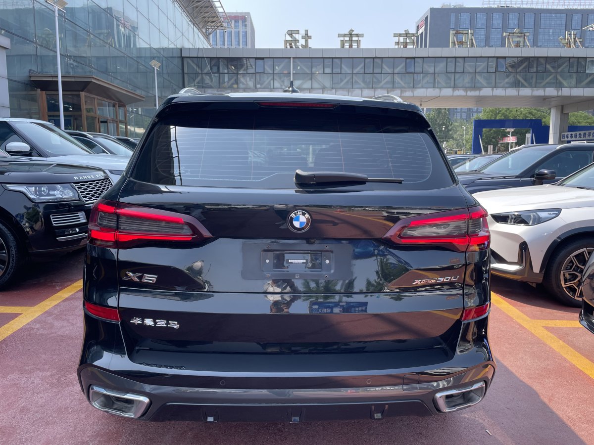 寶馬 寶馬X5  2022款 改款 xDrive 30Li 尊享型M運(yùn)動(dòng)套裝圖片