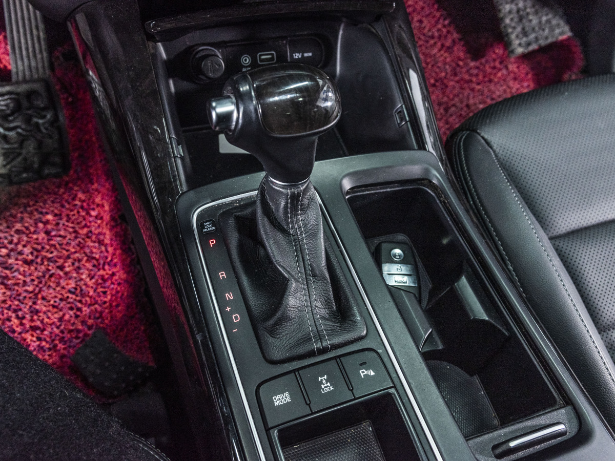 起亚 索兰托  2016款 索兰托L 2.4L 汽油4WD定制版 7座 国V图片