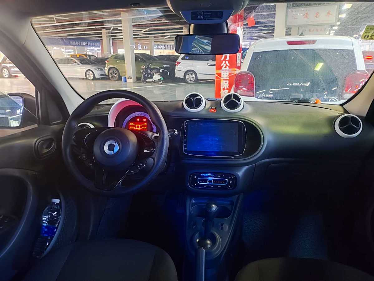 2018年1月smart forfour  2018款 1.0L 52千瓦靈動版