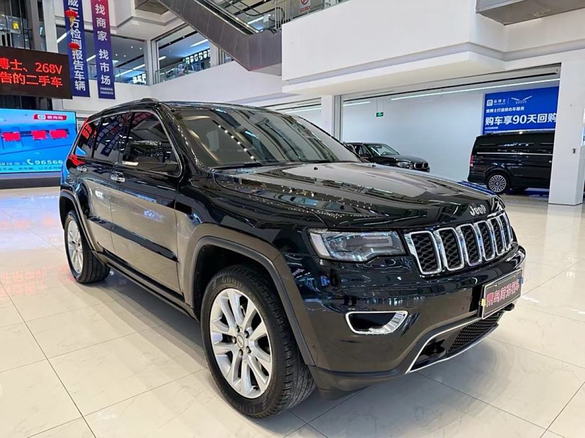 Jeep 大切諾基  2017款 3.0L 精英導(dǎo)航版圖片