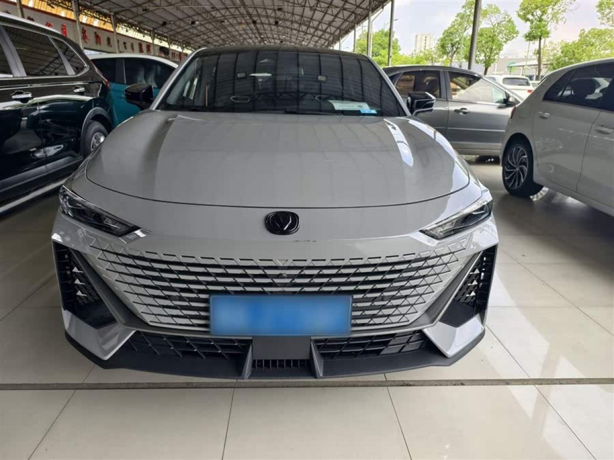 長(zhǎng)安 長(zhǎng)安UNI-V  2023款 1.5T 尊貴型圖片