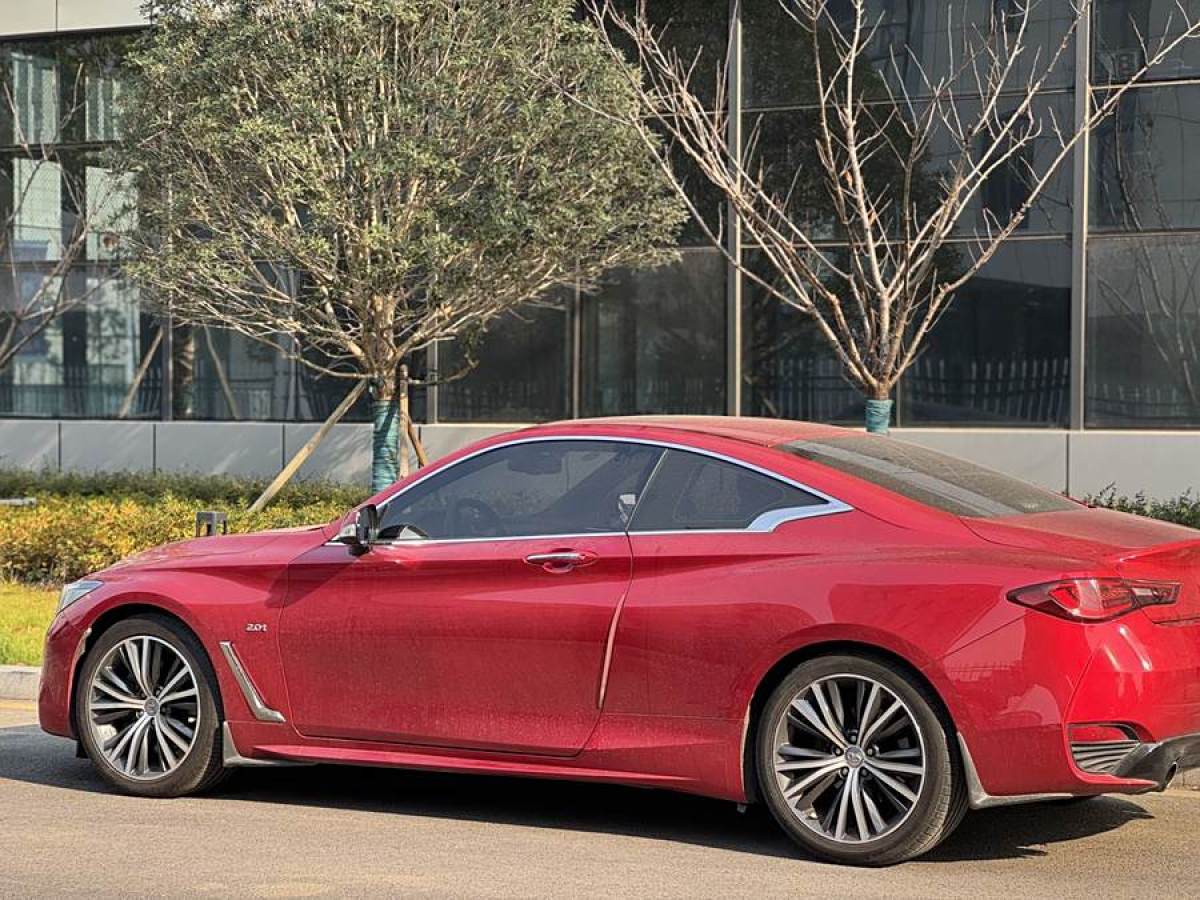 英菲尼迪 Q60  2019款 2.0T 豪華版圖片