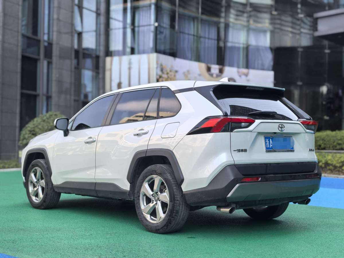 豐田 RAV4榮放  2022款 2.0L CVT兩驅(qū)風(fēng)尚Plus版圖片