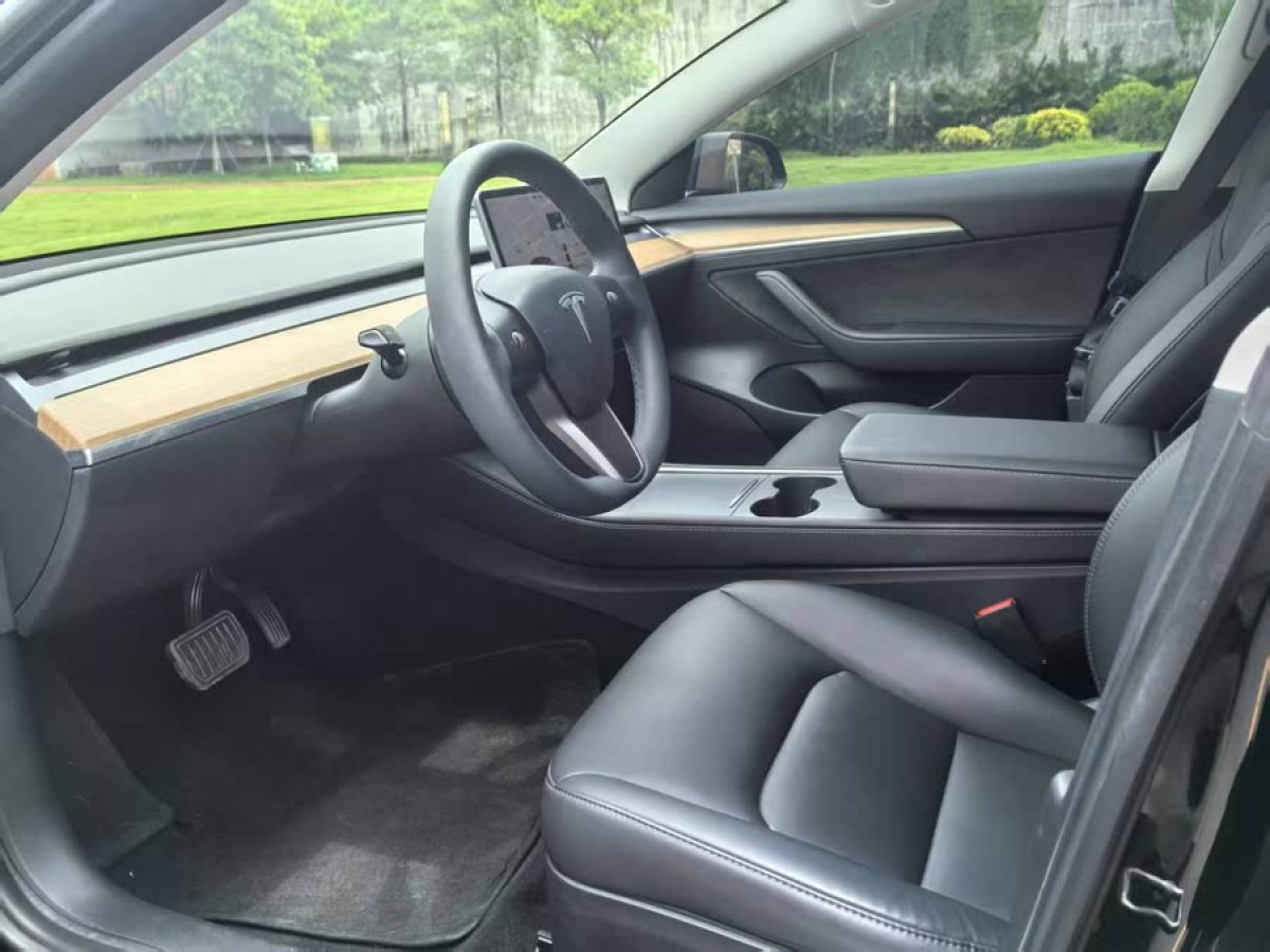 特斯拉 Model 3  2021款 改款 標(biāo)準(zhǔn)續(xù)航后驅(qū)升級版圖片